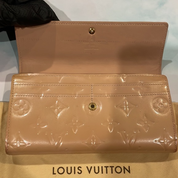 LOUIS VUITTON Monogram Vernis Sarah Bifold Wallet - Picture 7 of 14